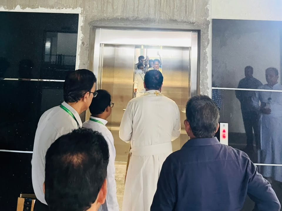 Blessing Ceremony Held for New Sixth Floor at East Campus (1)