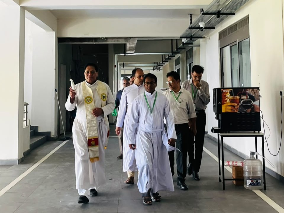 Blessing Ceremony Held for New Sixth Floor at East Campus (2)