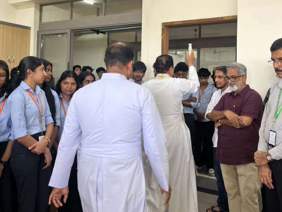Blessing Ceremony Held for New Sixth Floor at East Campus (3)
