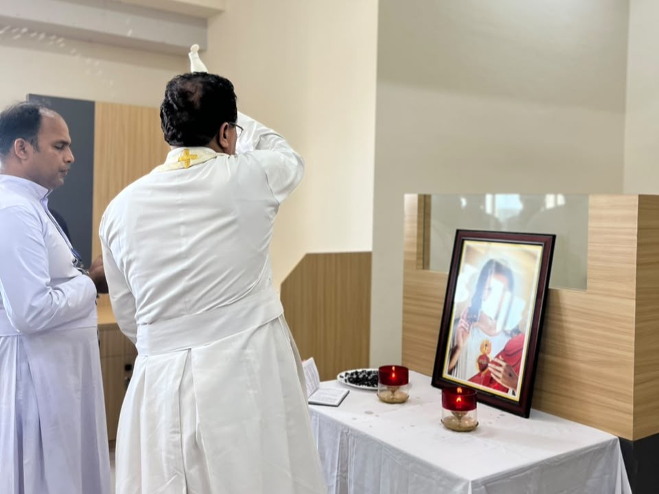 Blessing Ceremony Held for New Sixth Floor at East Campus (4)