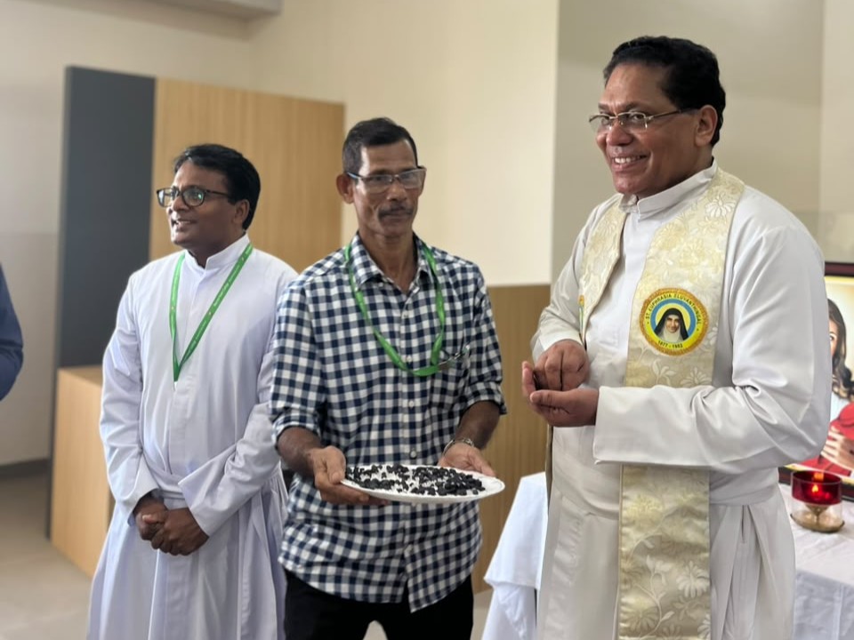 Blessing Ceremony Held for New Sixth Floor at East Campus (8)