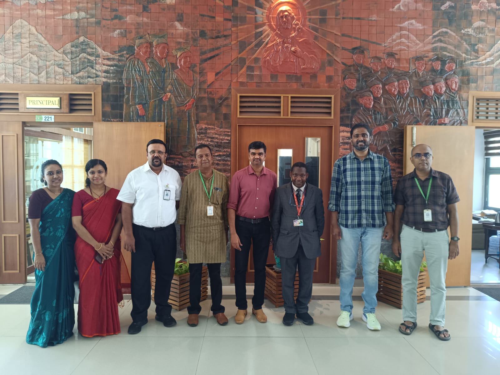 Department of Physics Hosts Lecture on “The Usefulness of NANO World in the MICRO World” (8)