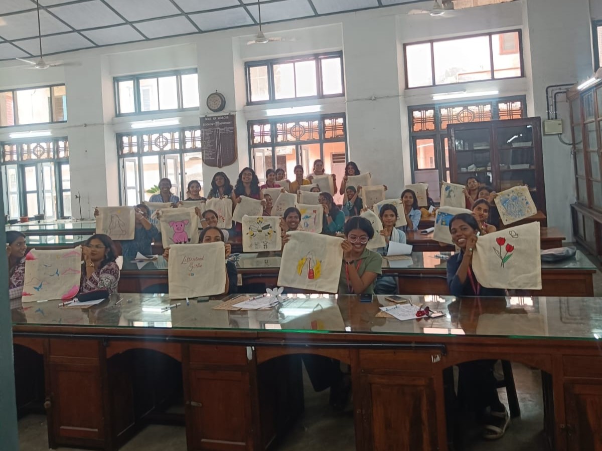 Painted with Heart, for the women we love - Tote Bag Painting Workshop (3)