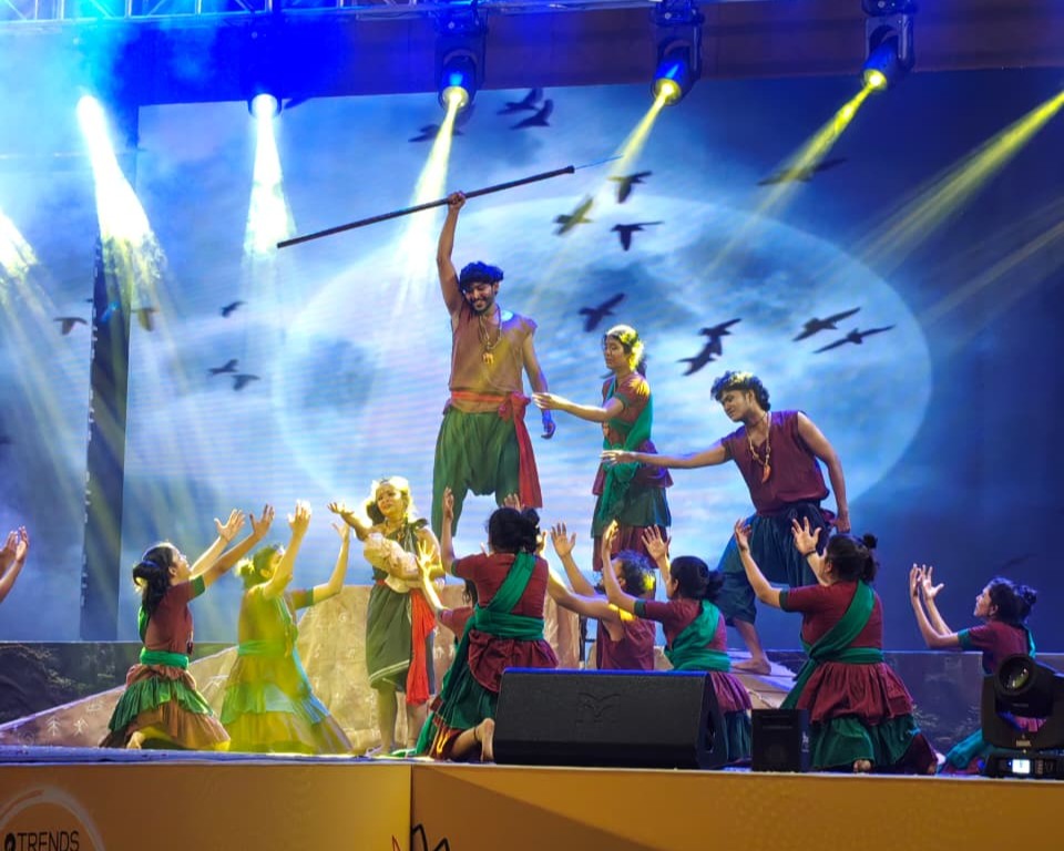 SH College Team Emerges Victorious in 'Trends Onam Nalla Olam' 20-20 Contest (9)